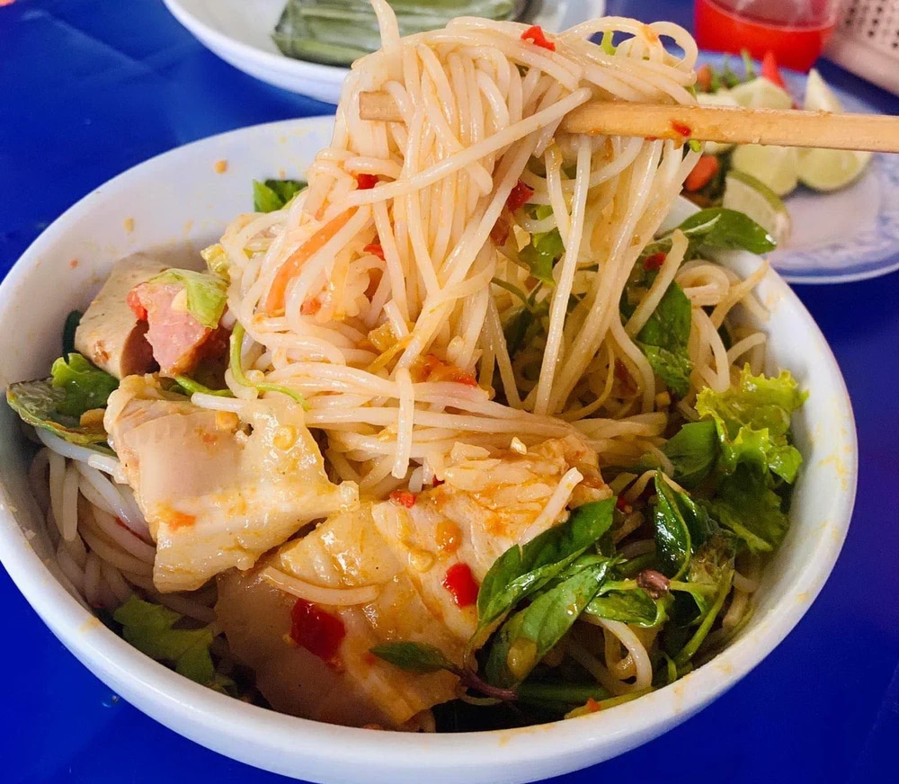 Bún mắm nêm Phan Rang là món ăn mang đậm bản sắc ẩm thực miền Trung